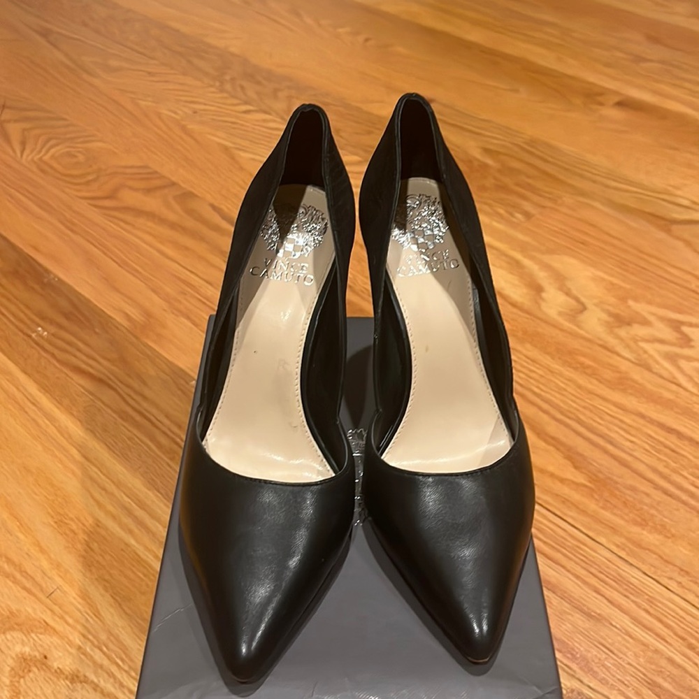 Vince Camuto black leather suede pump